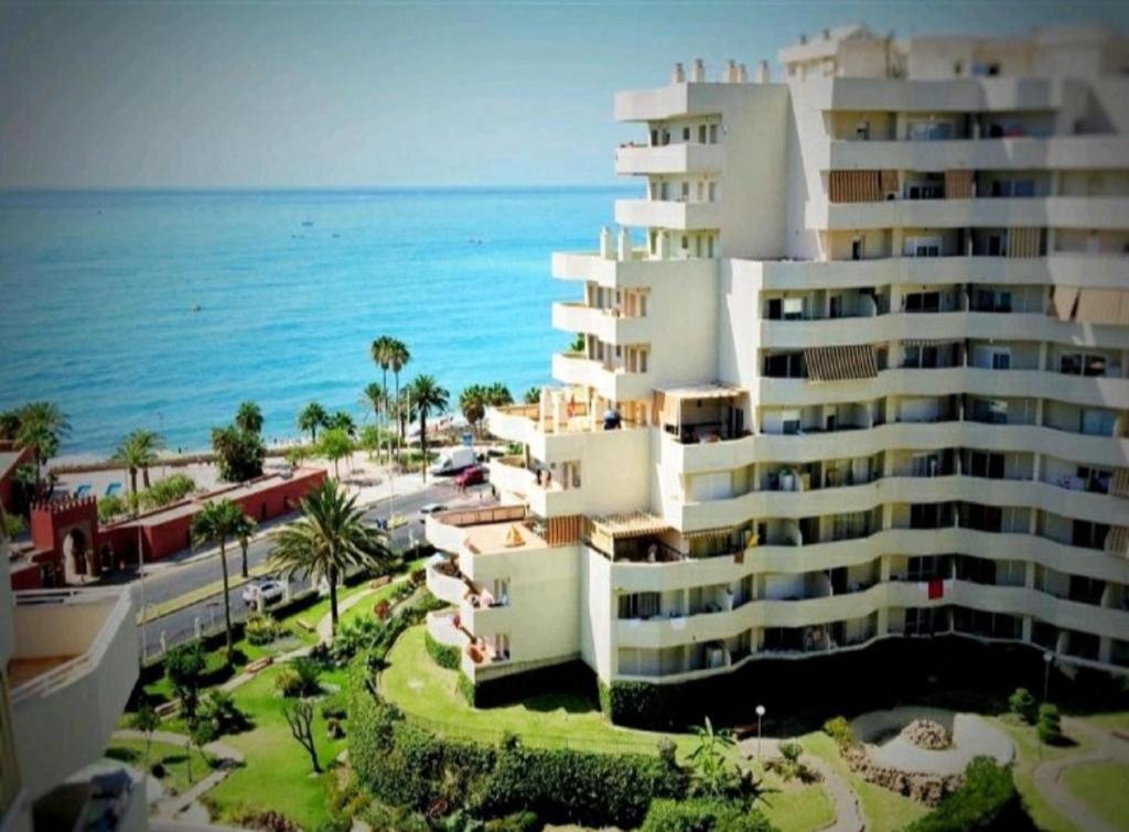 Appartment Totally Upgraded At Benal Beach Benalmadena Bagian luar foto