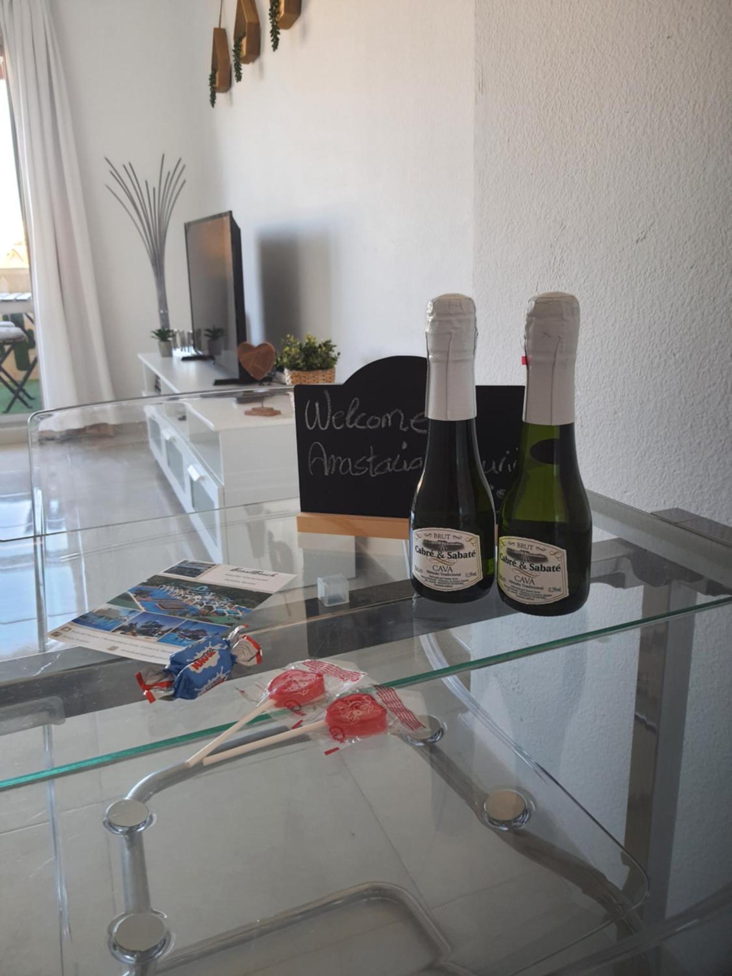 Appartment Totally Upgraded At Benal Beach Benalmadena Bagian luar foto
